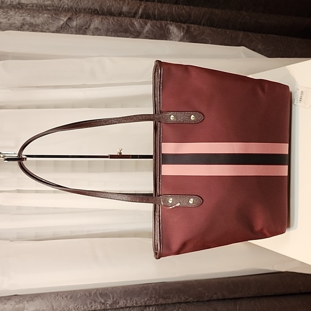 NWT Coach City Zip Tote Bag With Horse And Carriage - Picture 9 of 16